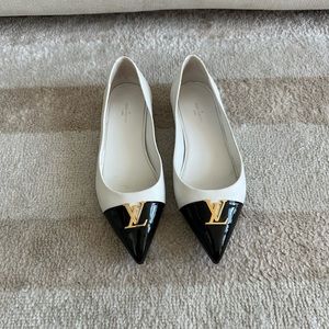 LOUIS VUITTON LEATHER FLATS